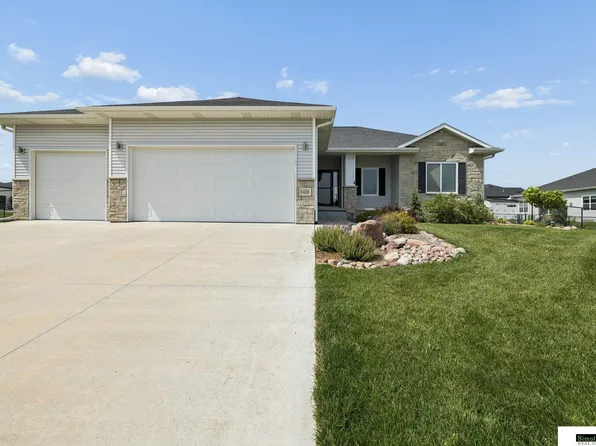 1426 E 9th St, Hickman, NE 68372
