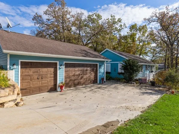 136 Valley Rd, Montezuma, IA 50171