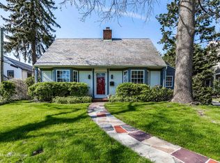 3 Alden Ln, Port Washington, NY 11050