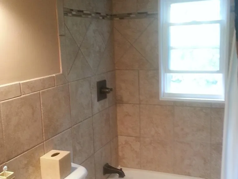 Ceramic bath/shower