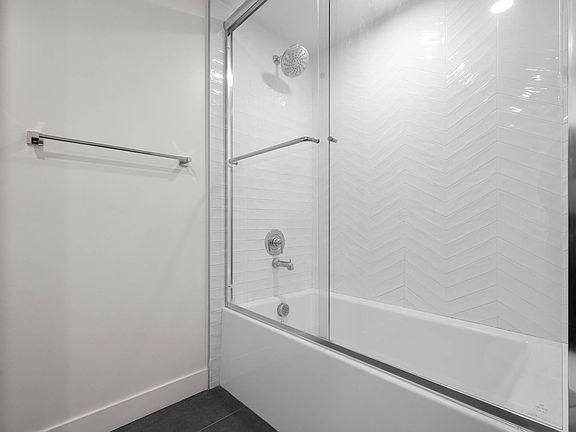 3rd image of 5550 W Pico Blvd #404
