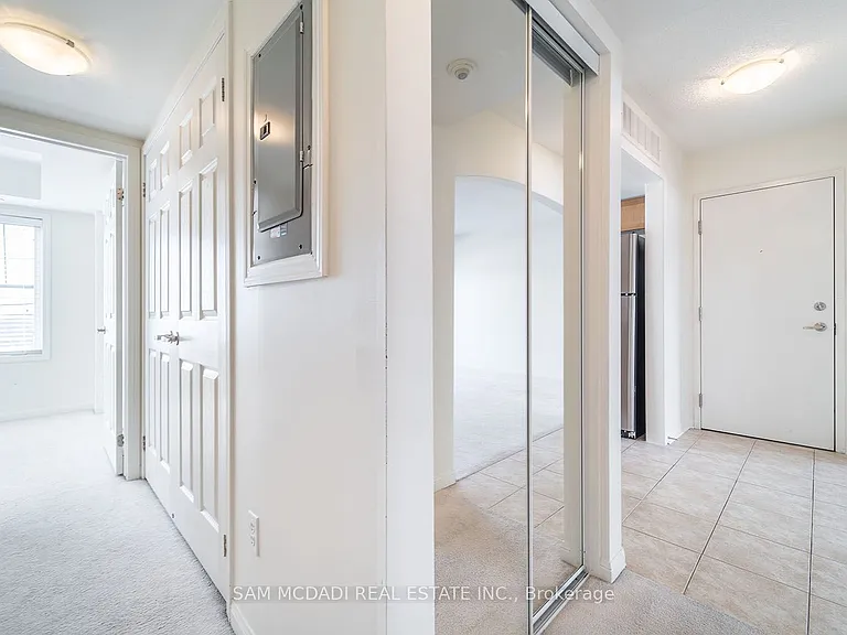 639 Dundas St W #2 — Photo 21