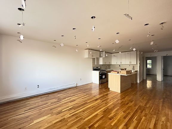 2nd image of 831 Willoughby Ave #3A