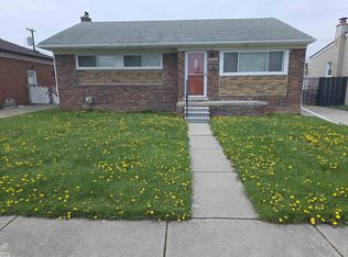 31257 Burton St, Saint Clair Shores, MI 48082