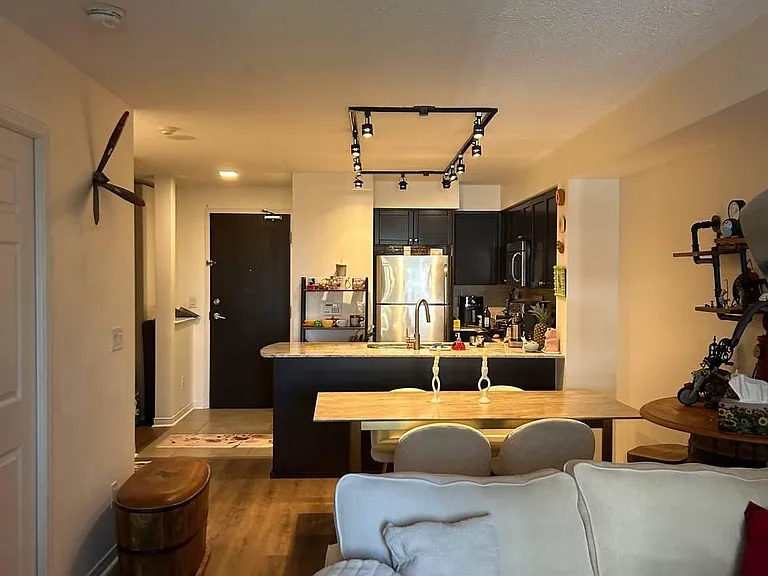 73 King William Cres #1008 — Photo 1