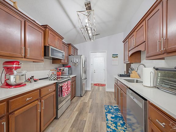 4th image of 2202 Waltham St