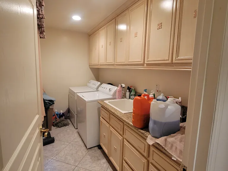8009 Rose St — Photo 16