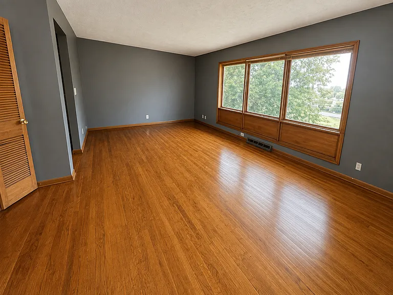 4902 Ruggles St — Photo 2