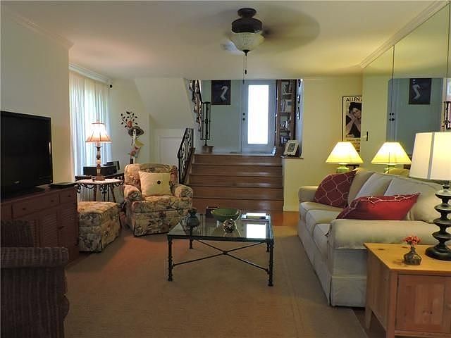 2nd image of 635 Colbert St
