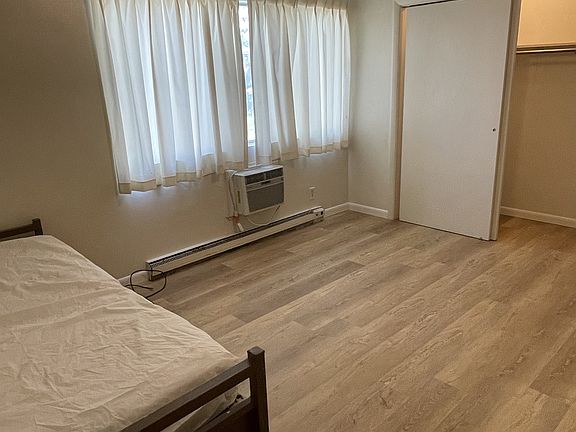 2nd image of 316 E College St #4