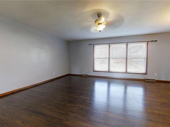 4th image of 18804 Gateway Dr