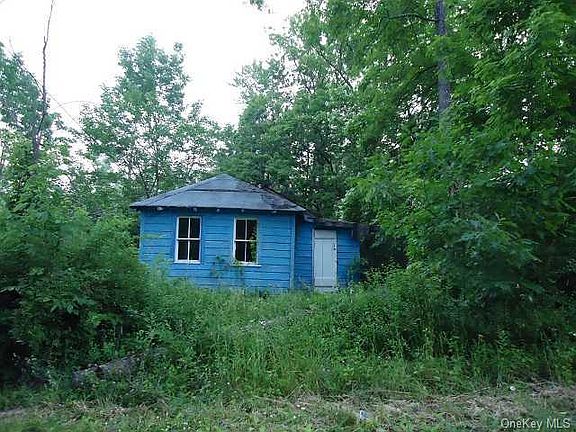 3rd image of 239 Huckleberry Tpke