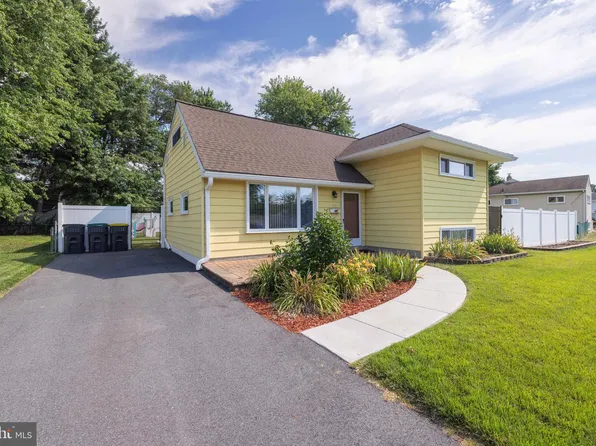 126 Brookside Blvd, Newark, DE 19713