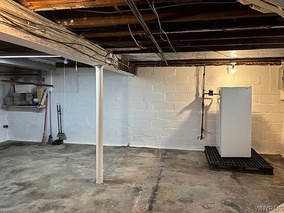 5th image of 62 Greeley St