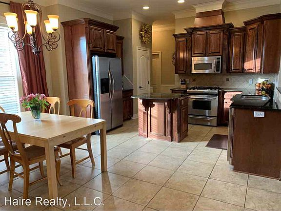 3rd image of 404 Stanton Ct