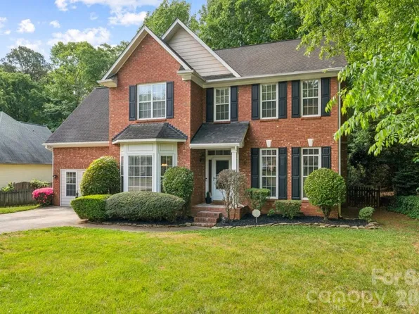 2040 Swaim Dr, Matthews, NC 28105