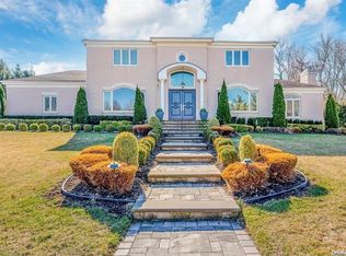 5 Fleetwood Ct, Great Neck, NY 11024