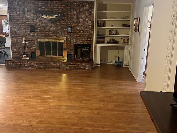 5th image of 111 Holliday Dr
