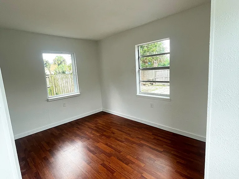 2154 Henry St NE — Photo 8