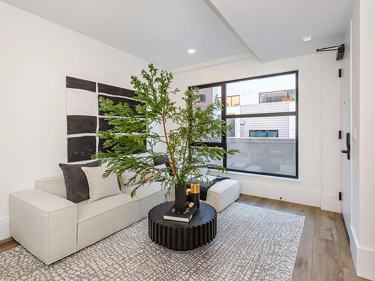 1288 Howard St #330 — Photo 19