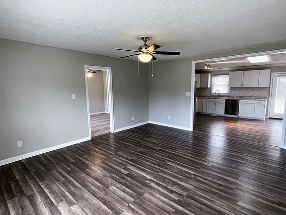 3rd image of 1095 Strathdon Ave
