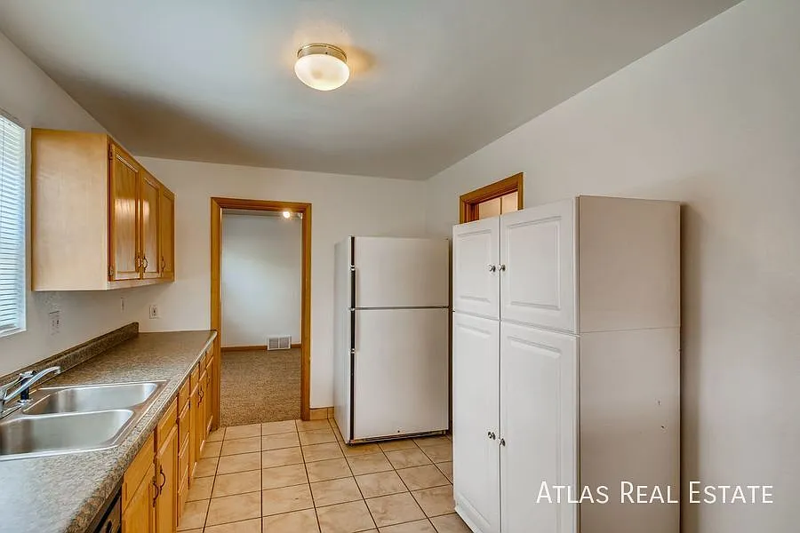 Spacious 3-Bedroom Triplex In The Highlands Area Of Denver! All Utilities Included! — Photo 4