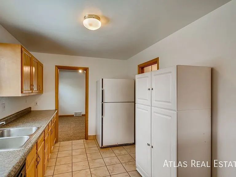 2714 N Grove St — Photo 4