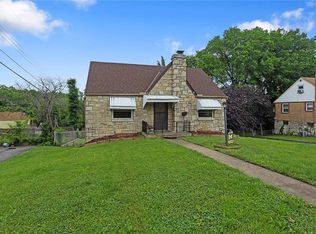 3131 E Barker Cir, Kansas City, KS 66104