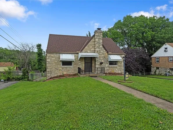 3131 E Barker Cir, Kansas City, KS 66104