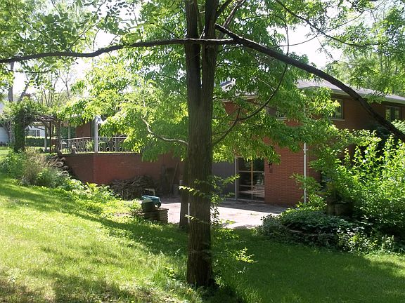 4th image of 911 E Linden Ave