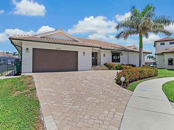 2nd image of 1670 Almeria Ct