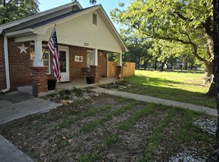 1114 S Howeth St, Gainesville, TX 76240