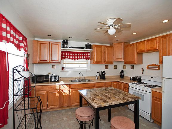 3rd image of 1109 Fairbanks Ave