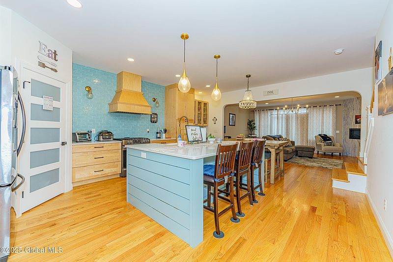 3rd image of 48 Stacey Way