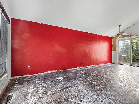 5th image of 4556 Cleveland St
