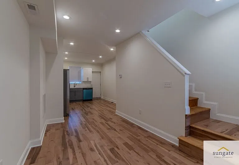 2726 E Monument St — Photo 3