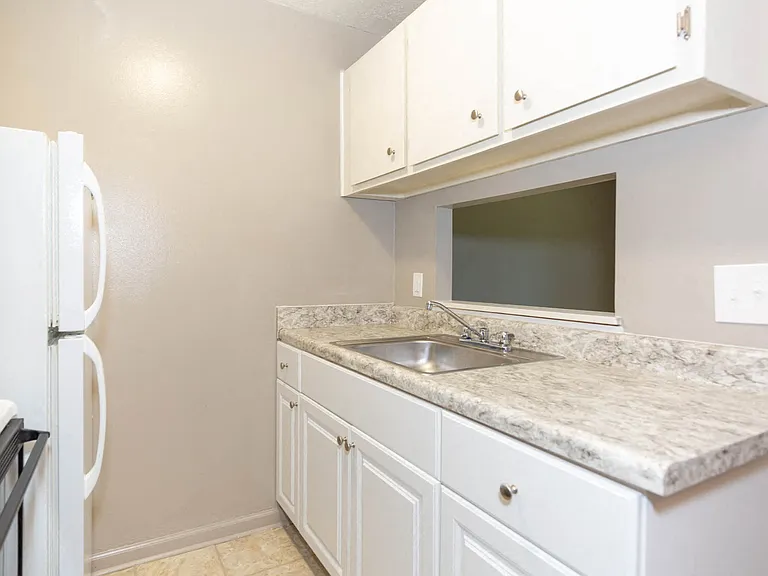 Kensington Club Apartments — Photo 7