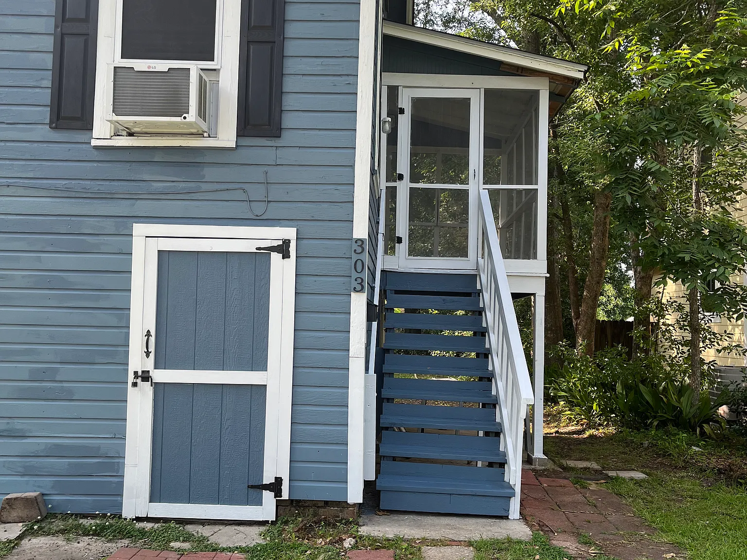 303 E Merry Ave — Photo 2