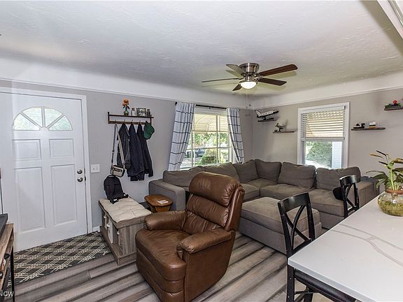 3rd image of 10006 Beaconsfield Dr