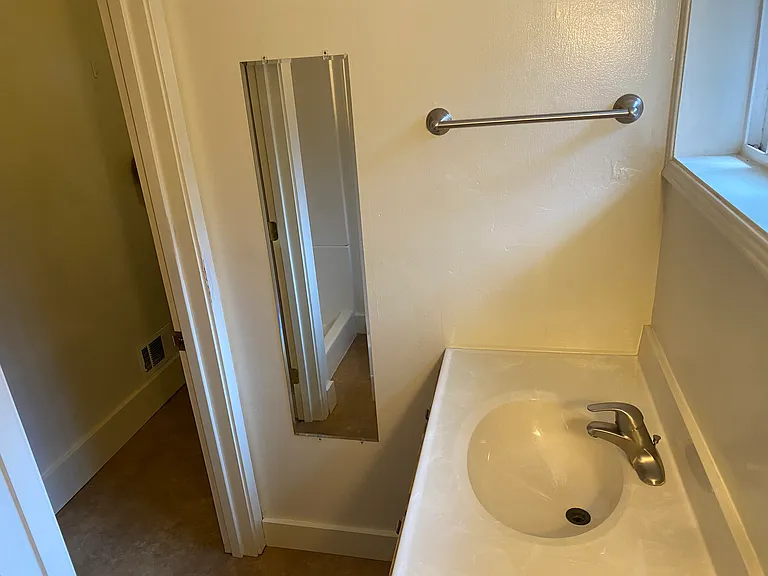 Cascade Dr — Photo 8