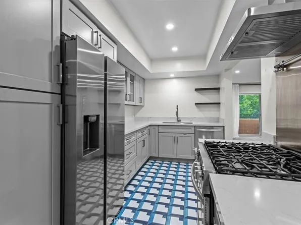 6752 Hillpark Dr APT 303, Los Angeles, CA 90068