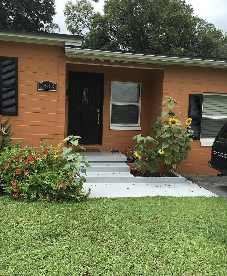 2408 E Marks St — Photo 1