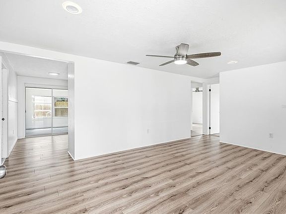 3rd image of 2048 Hess Dr