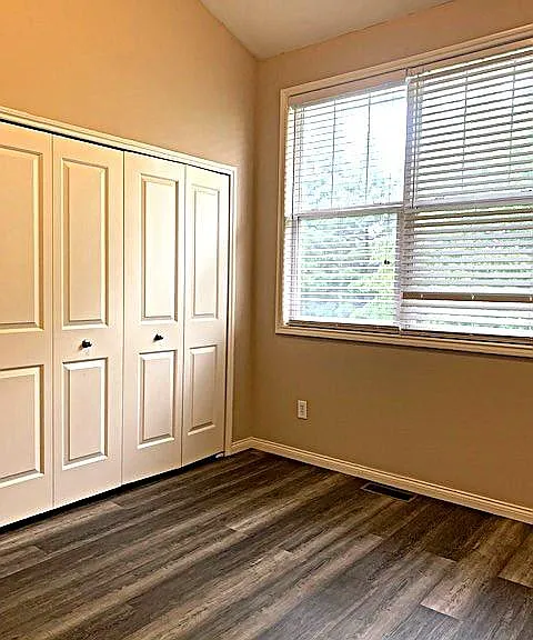 11695 Squiers Blvd — Photo 8