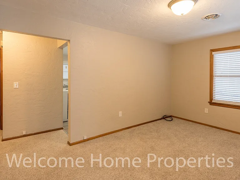318 SE 6th St — Photo 5
