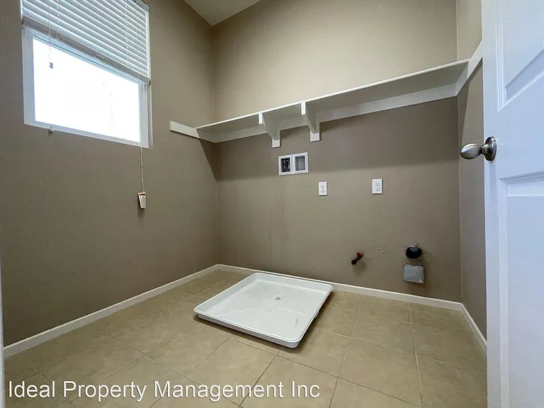 159 Fieldwood — Photo 15