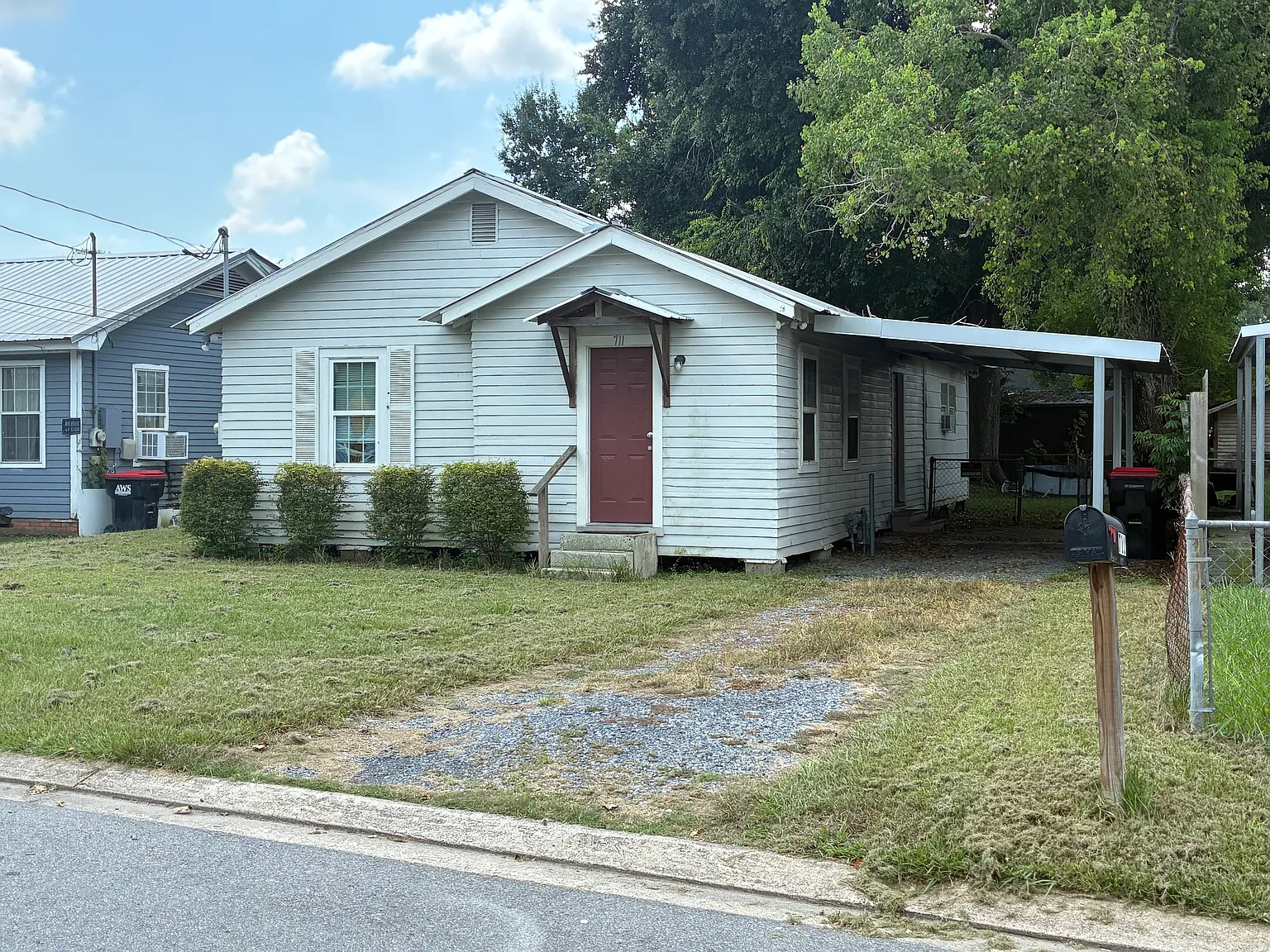 3 bed, 1300 sqft, $1,000 — Photo 1