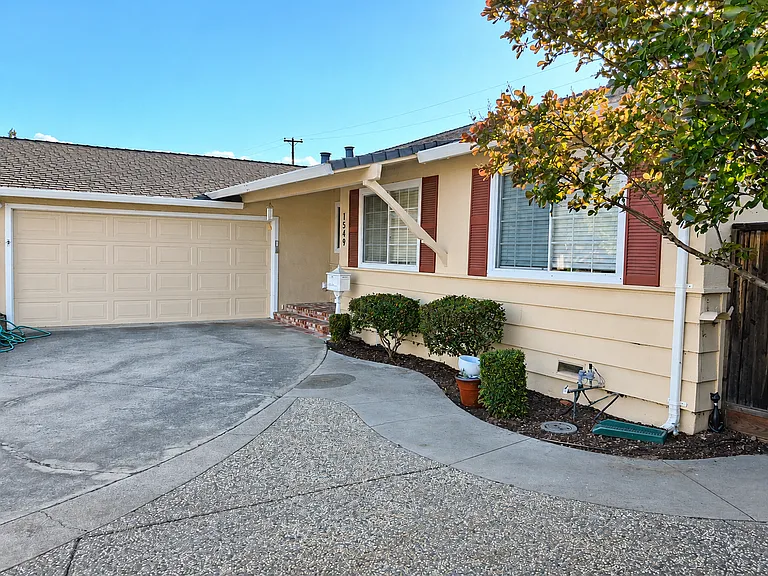 1549 Brenner Way — Photo 2