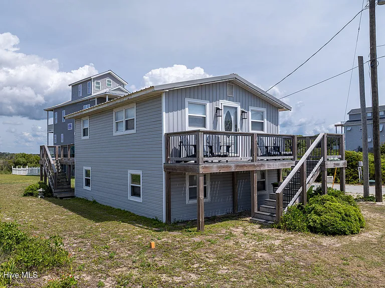 2999 Island Dr — Photo 32