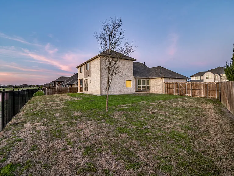 2643 Perdenales Dr — Photo 32